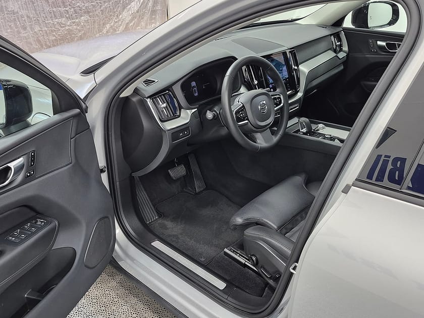 Bild 2 av Volvo XC60 T6 Recharge Plus Dark plug in AWD 350HK 4x4 Panorama L