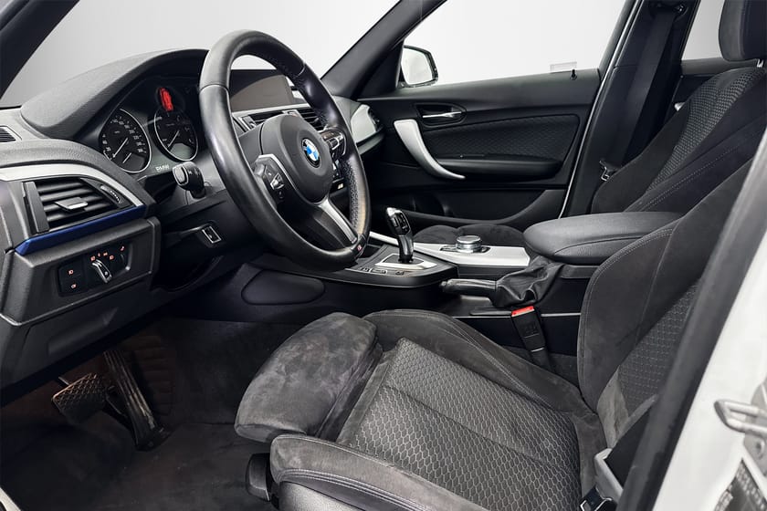 Bild 4 av BMW 118d M-Sport/ NAVI/ 18" FÄLGAR/STORA SKÄRMEN