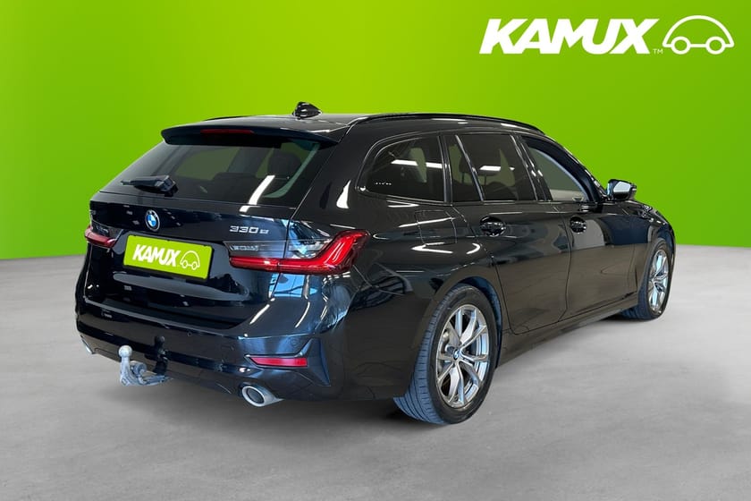 Bild 4 av BMW 330e xDrive Touring Sportline 292hk Cockpit Navi Drag Ambient light