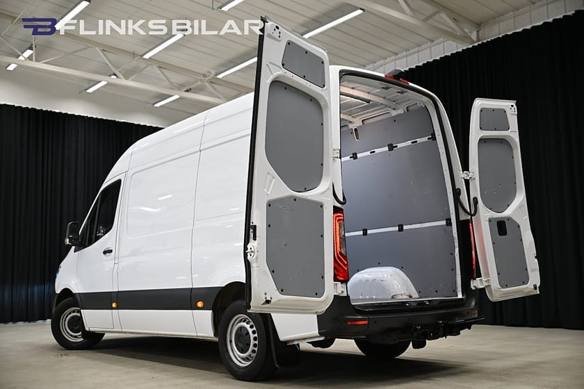 Bild 4 av Mercedes-Benz Sprinter 319 CDI Skåpbil 190HK Automat|LED|Drag|Värmare