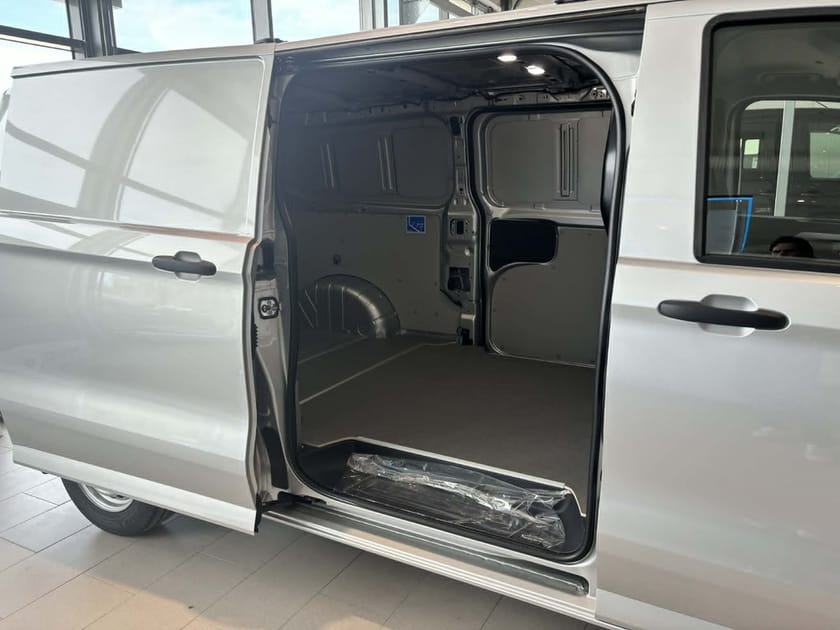 Bild 2 av Volkswagen Transporter SKÅP L2 TDI 110KW AUT.