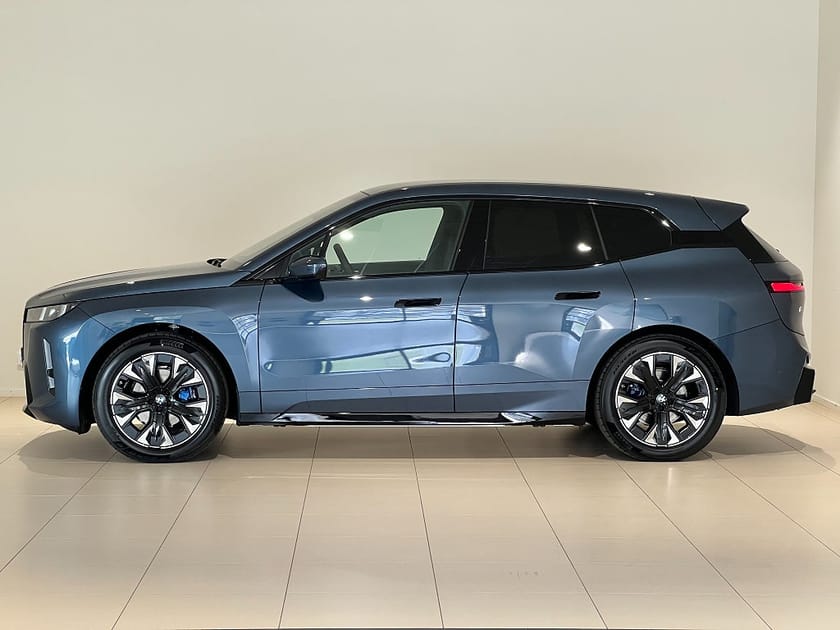 Bild 2 av BMW iX xDrive60 xDrive 60, M-Sport, Panorama, HK, Adpt Fart, Drag