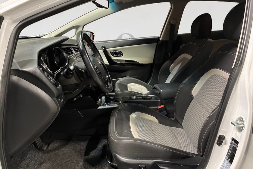 Bild 3 av Kia cee'd_sw 1.6 GDI 135 HK AUT KOMFORT 8000MIL RATTVÄRME