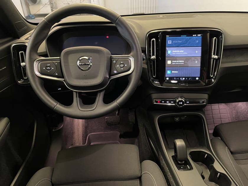 Bild 5 av Volvo EX40 Twin Motor Performance Ultra Black / Dragkrok / Panoramaglas tak /