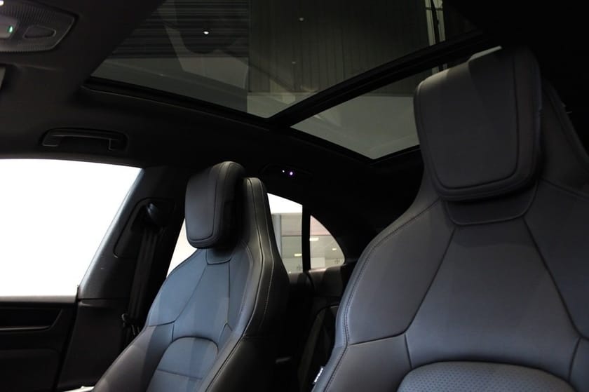 Bild 4 av Porsche Macan 4 Electric Moms