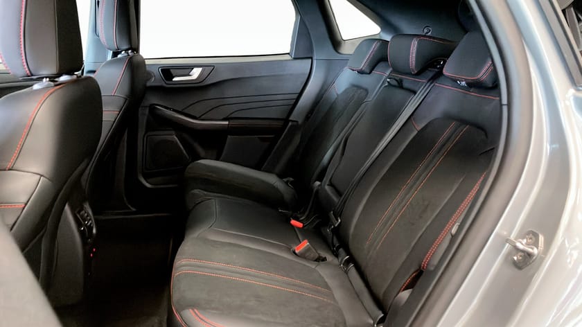 Bild 5 av Ford Kuga Plug-In Hybrid ST-Line X 243hk | Black Edition