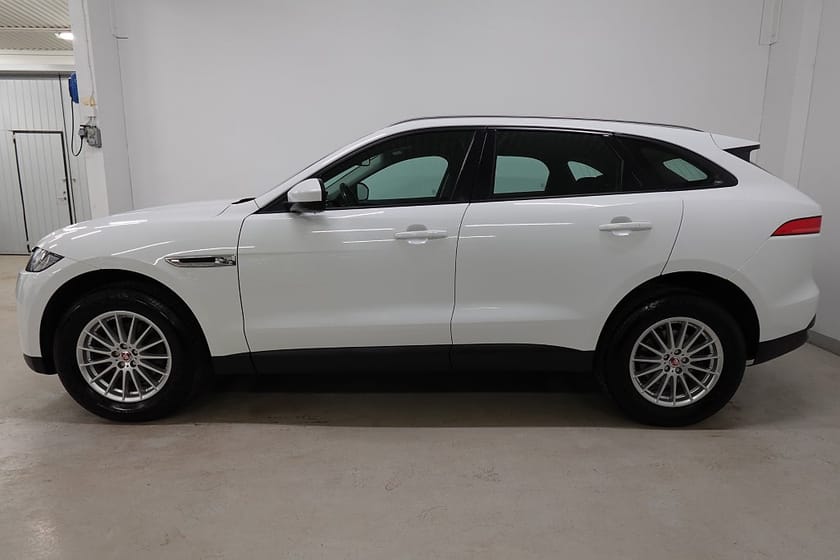 Bild 3 av Jaguar F-Pace 20d AWD Bluetooth Farthållare Motorvärmare