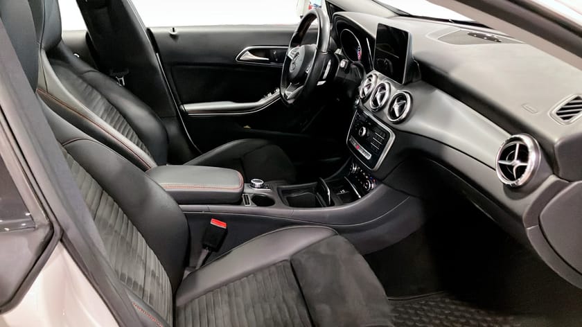 Bild 3 av Mercedes-Benz CLA 200 AMG Euro 6 156hk Harman K Pano