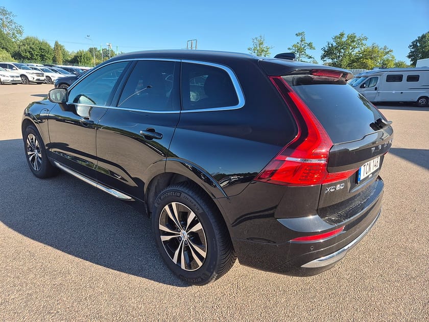 Bild 2 av Volvo XC60 T6 Recharge Core Bright plug in AWD 350HK 4x4 Panorama