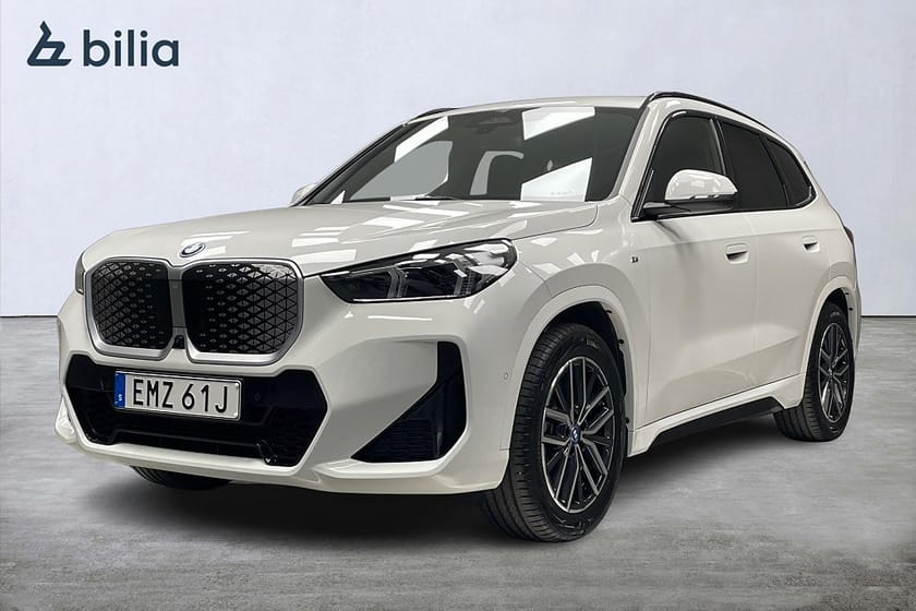 Bild 3 av BMW iX1 xDrive30 M Sport / Dragkrok / Head-up /Comfort access