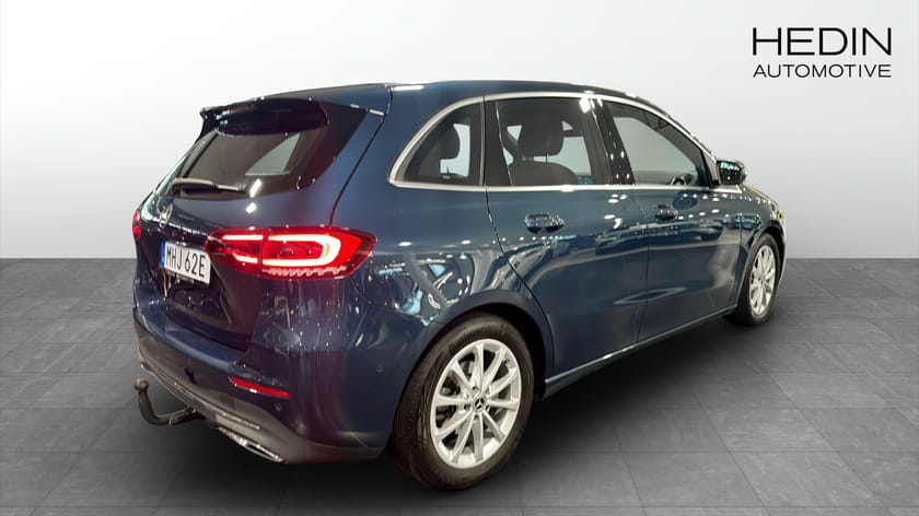 Bild 3 av Mercedes-Benz B 180 7G-DCT / NAVIGATION / DRAGKROK / PANORAMA