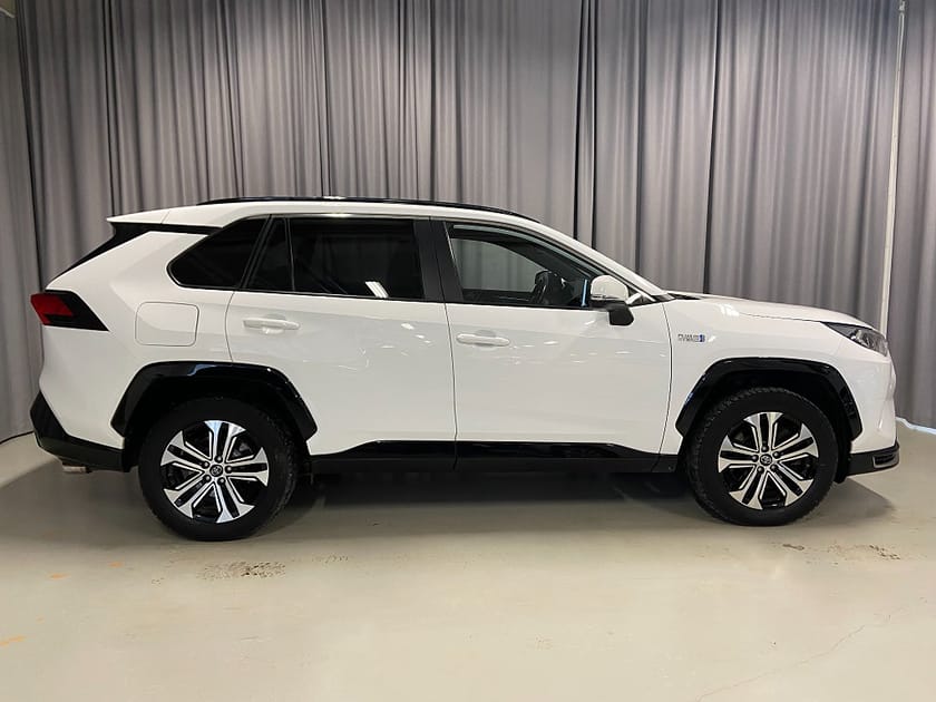 Bild 4 av Toyota RAV4 Laddhybrid Plug-in Hybrid 306hk E-CVT X-Edition Drag Backkamera