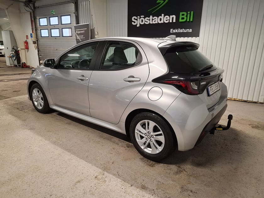 Bild 3 av Toyota Yaris Hybrid CVT Active Safe Sense Drag Motorvärmare 1 ägare