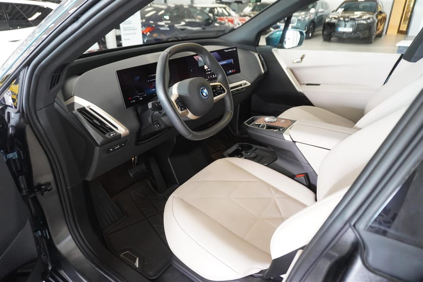 Bild 2 av BMW iX xDrive50 Exclusive, Adaptiv Luftfjädring Panoramatak Laser