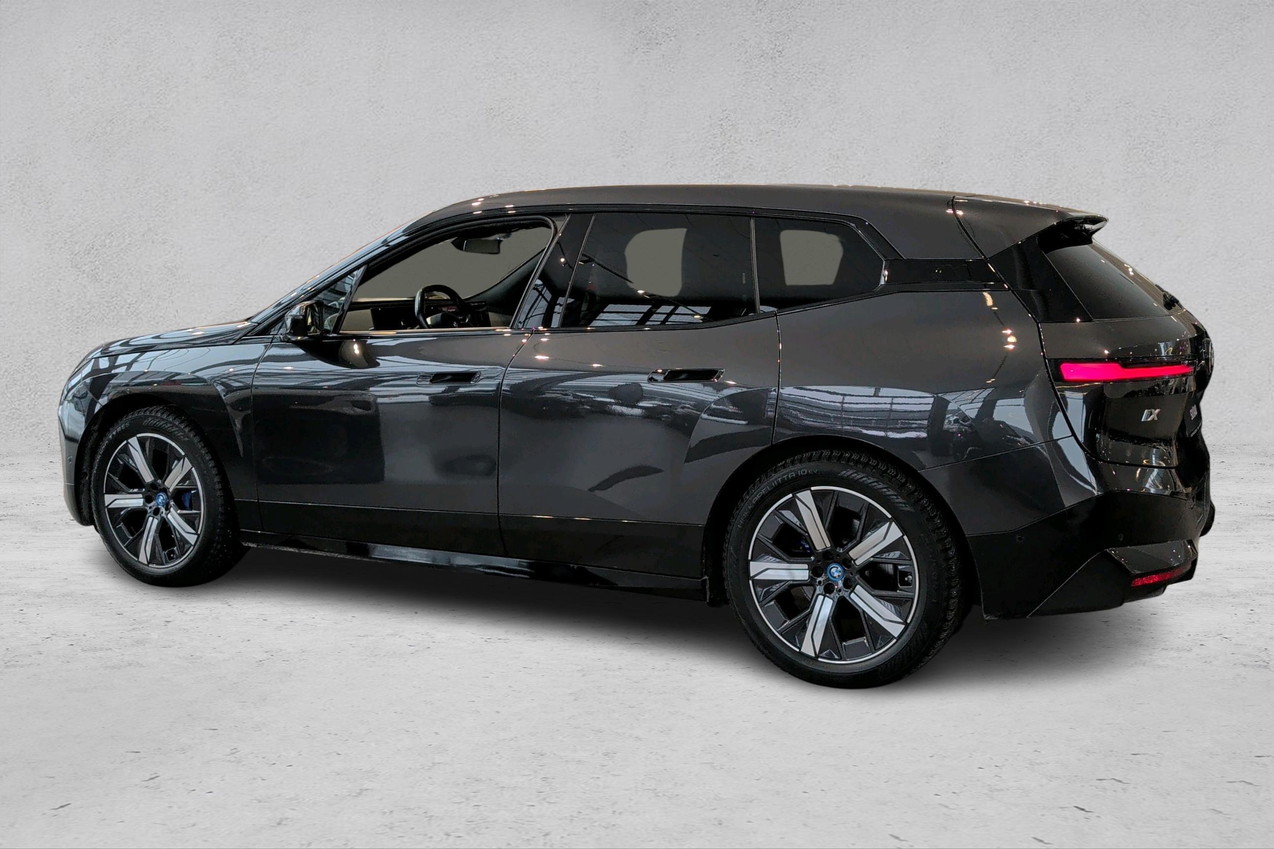 Thumnail bilde 2 av BMW iX xDrive50