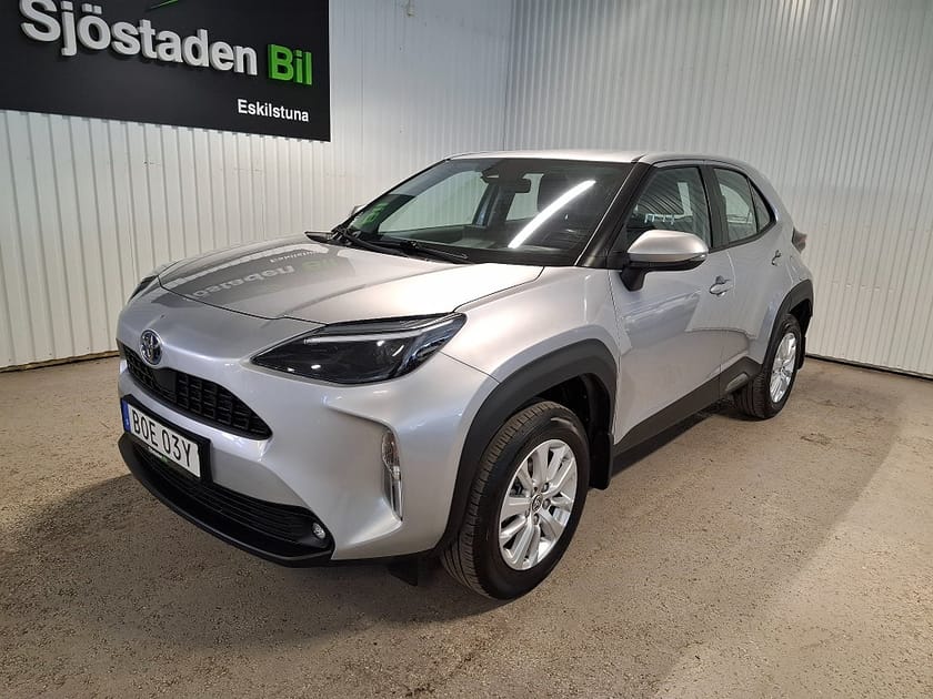 Bild 1 av Toyota Yaris Cross Hybrid AWD-i e-CVT Active 116 hk Adaptiv Farth,Kupévärm