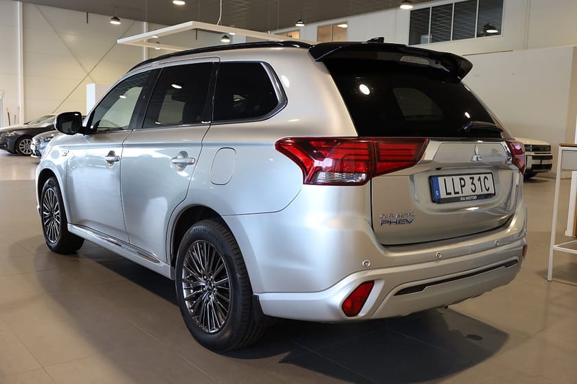 Bild 3 av Mitsubishi Outlander PHEV CVT S-Edition Lucka 360° Navi Läder Drag Rattvärme