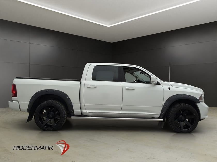 Bild 2 av RAM 1500 Crew Cab Dodge Sport 5.7 4x4 Luft Drag Alpine Taklucka Moms