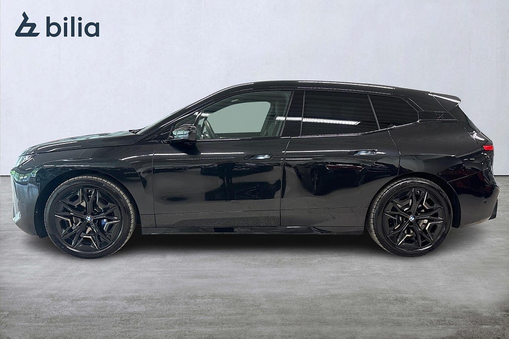 BMW iX xDrive60, 544ps, 2025