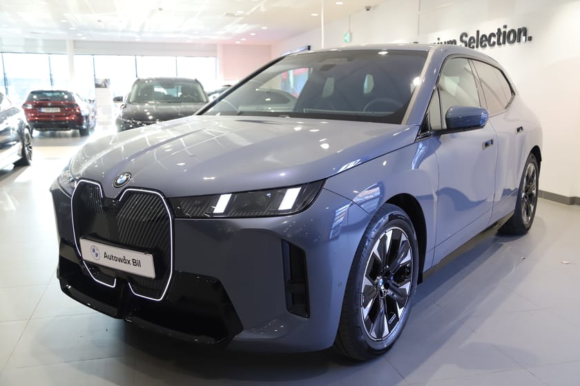 Bild 1 av BMW iX xDrive60 xDrive 60 / M Sport / Luftfjädring / Integral  *