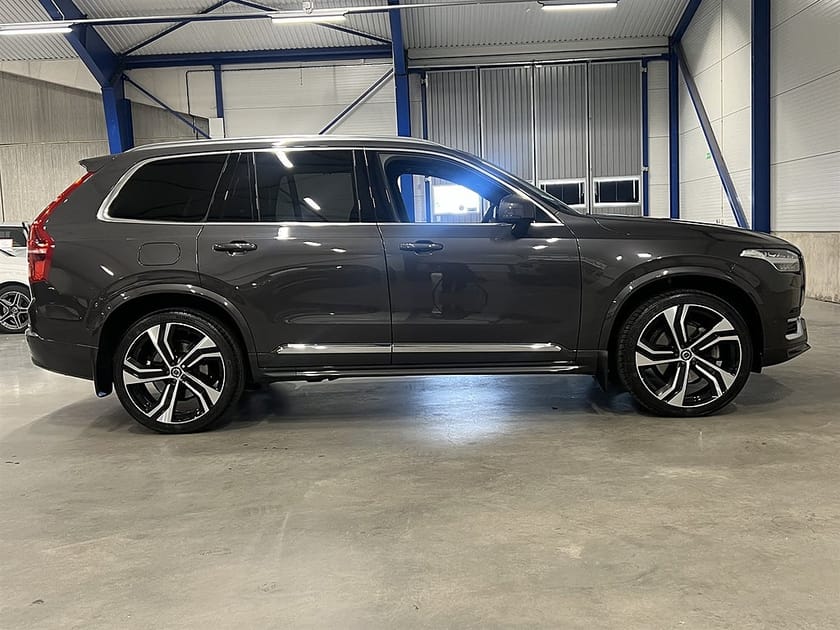 Bild 2 av Volvo XC90 B5 AWD 235 HK Ultimate Bright Edition / 7-Sits / Panorama / HUD