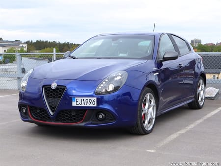 Alfa Romeo Giulietta Veloce 240hk S/V-hjul Svensksåld 1 ägare