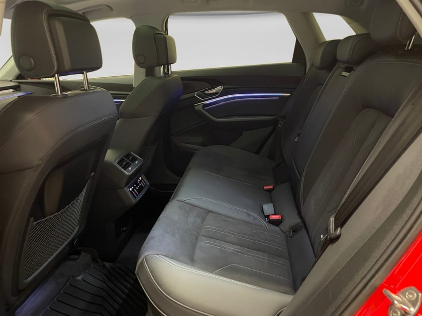 Bild 5 av Audi Q8 55 e-tron quattro / Selection / Svart optik / Pano