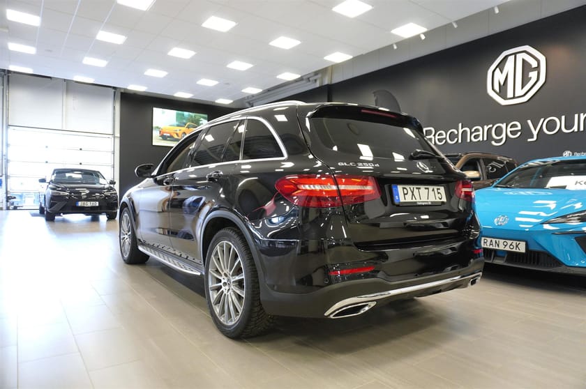 Bild 4 av Mercedes-Benz GLC 250 d 4MATIC AMG Pano Bowers Värmare Drag