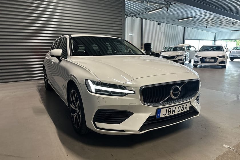Bild 3 av Volvo V60 T8 Twin Engine AWD Momentum Värmare Navi Drag Euro 6