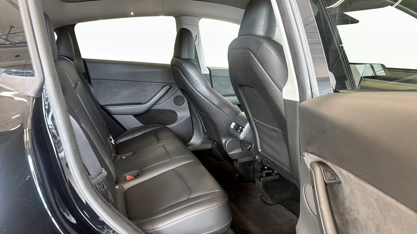 Bild 5 av Tesla Model Y Long Range AWD (514hk) DRAG / MOMS / PANO