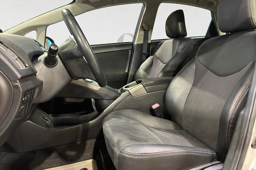 Bild 3 av Toyota Prius Hybrid CVT 136 HK AUT NAVI B-KAMERA FARTHÅLLARE HUD 17"