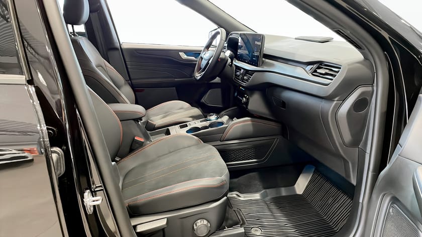Bild 3 av Ford Kuga Plug-In Hybrid ST-LINE X Black Edition 243hk | Dragkrok |
