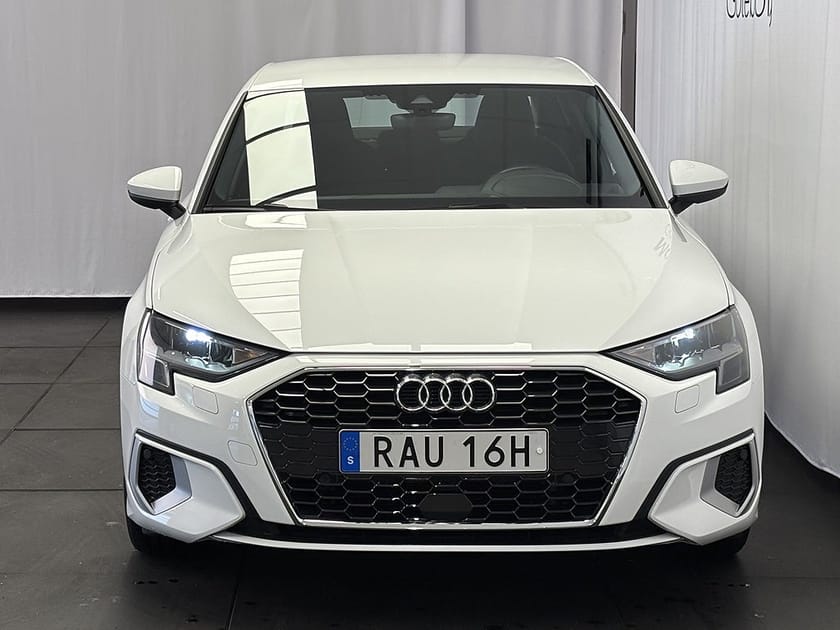Bild 3 av Audi A3 Sedan 35 TFSI Proline Adv CarPlay/ Sportstolar/17''/Fart