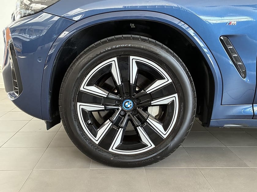 Bild 4 av BMW iX3 Charged M Sport Panorama Rattvärme Drive/ParkAssist