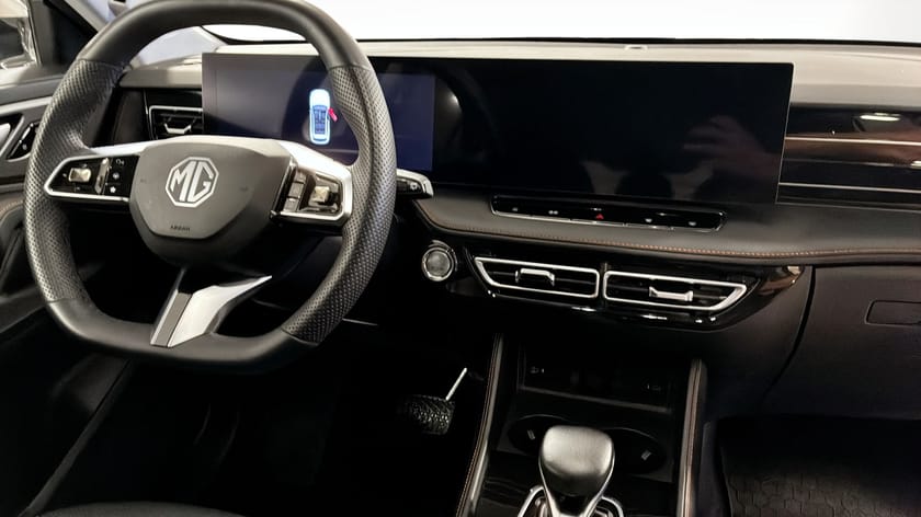 Bild 4 av MG HS PHEV LUX 1.5T AT (BLACK) - STERLING SILVER