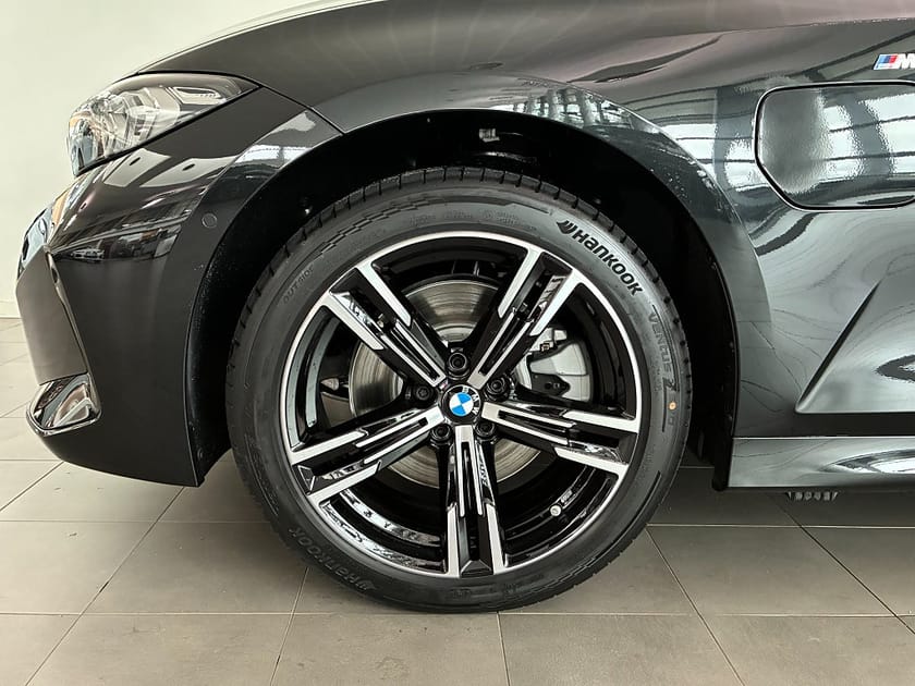 Bild 4 av BMW 330e xDrive Touring M Sport H/K  Drag Rattvärme ParkAssist