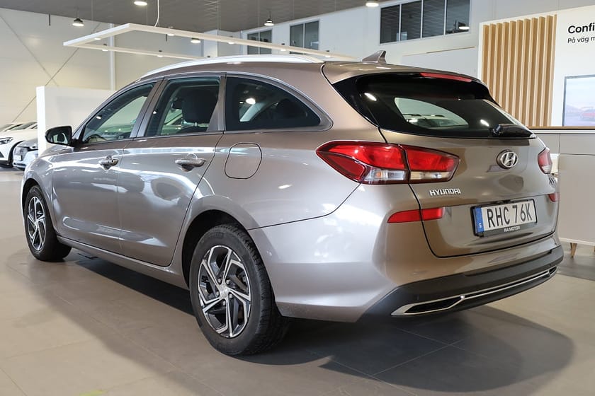 Bild 3 av Hyundai i30 Kombi 1,0 T-GDi 120hk MHEV Essential Aut Kamera
