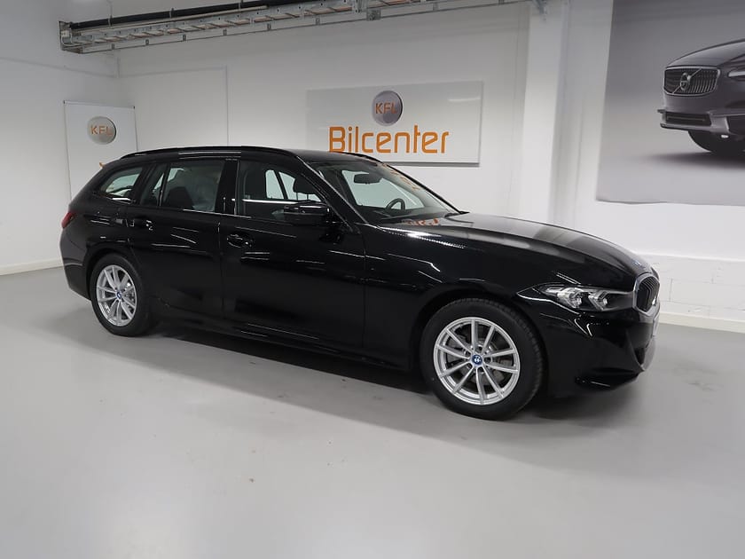 Bild 4 av BMW 330e xDrive Touring V-Däck ingår Wide-Drag-Kamera-Navi-CarPl