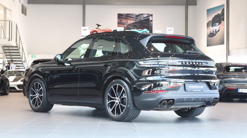 Bild 2 av Porsche Cayenne E-Hybrid / Sportavgassystem / Soft-Close / BOSE / Passagerardisplay /