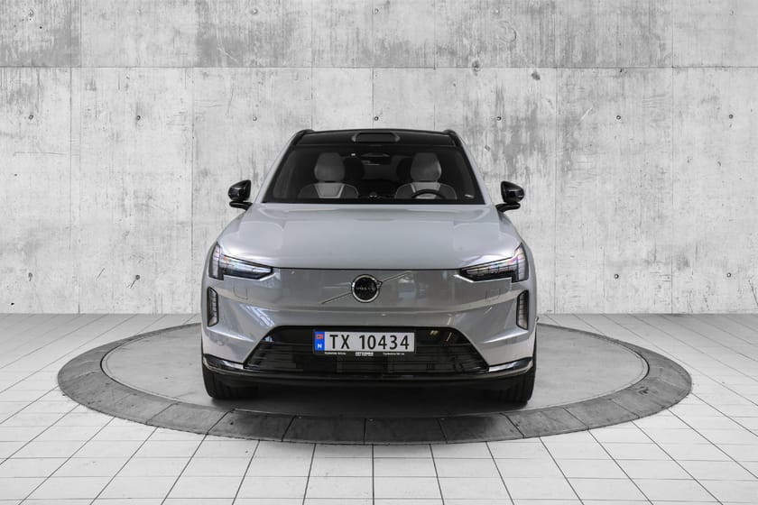 Bilde 2 av Volvo EX90 Twin Motor Performance Ultra KROK|22"|B&W|PILOT.ASSIST|7S