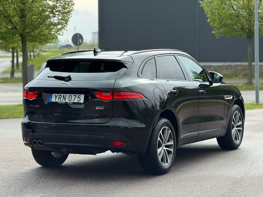 Bild 5 av Jaguar F-Pace 20d AWD R-Sport Pano Meridian B-kamera Drag Navi Skinn