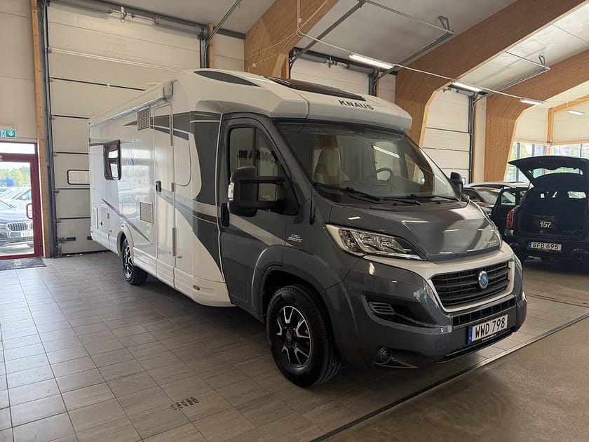 Bild 3 av Knaus Campervan Fiat Sky 700 TI Fukttestad U.A / Låga Långbäddar / 1900 Mil / 1 Ägare