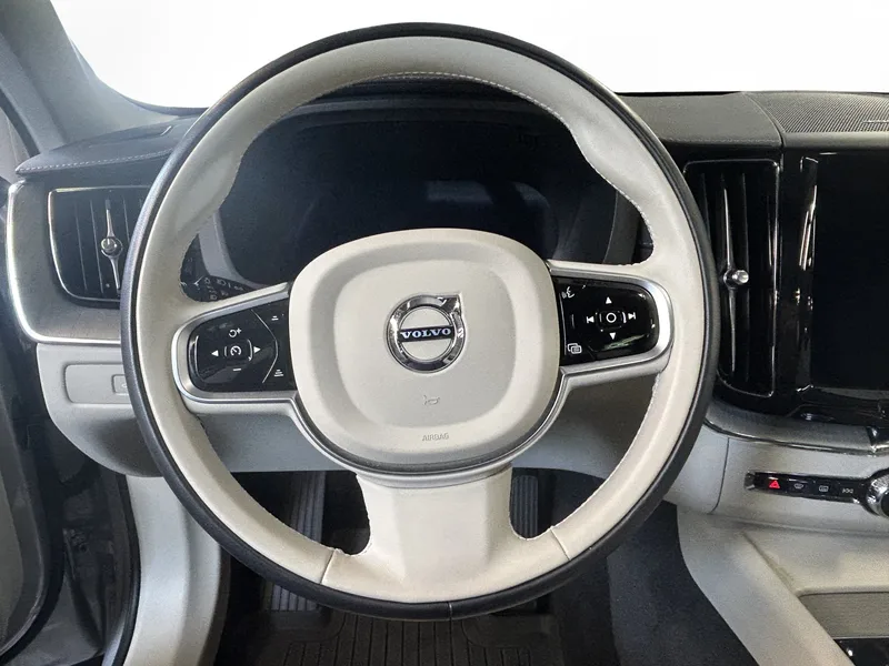 Bild 13 av 17 – Volvo XC60 T6 Ultra Dark