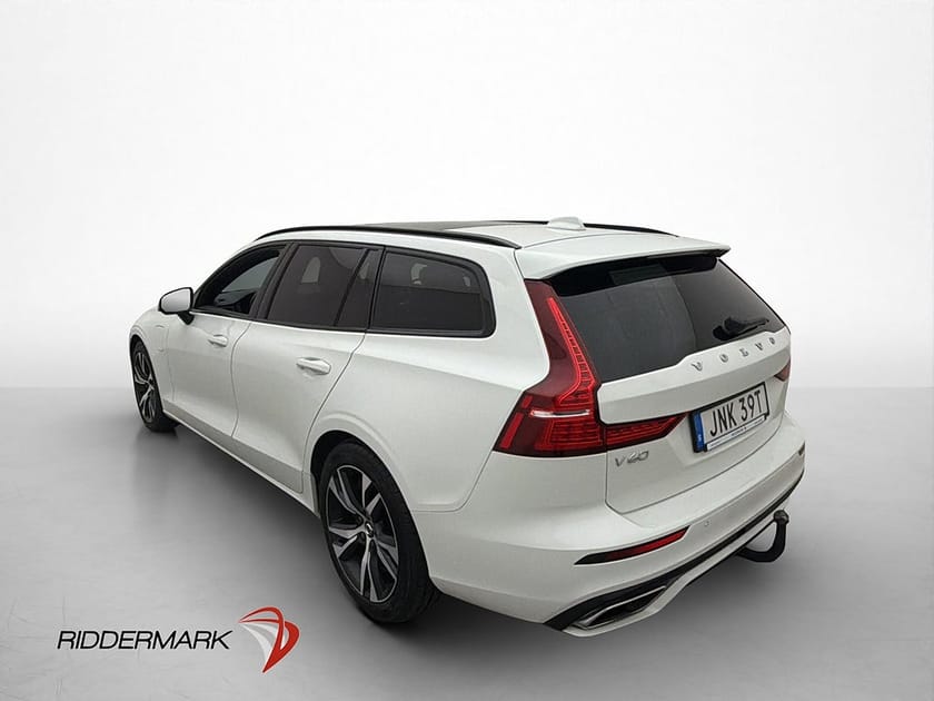 Bild 5 av Volvo V60 T8 AWD R-Design Pano HUD H/K Värm 360° BLIS Drag