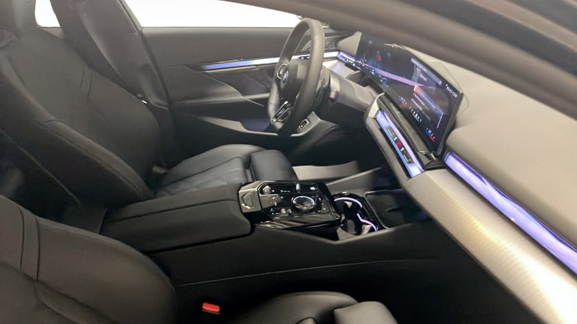 Bild 3 av BMW 530e xDrive Touring M  Sport Business Edition Bowers & Wilkins ljudsystem