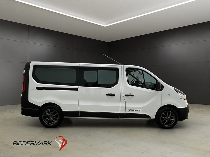Bild 2 av Renault Trafic Kombi Lång 1.6dCi Värm PDC Farthållare 9-Sits