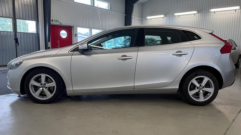 Bild 5 av Volvo V40 D2 Manuell120hk Momentum, Nykam, Nybes, Nyservad *FYND*