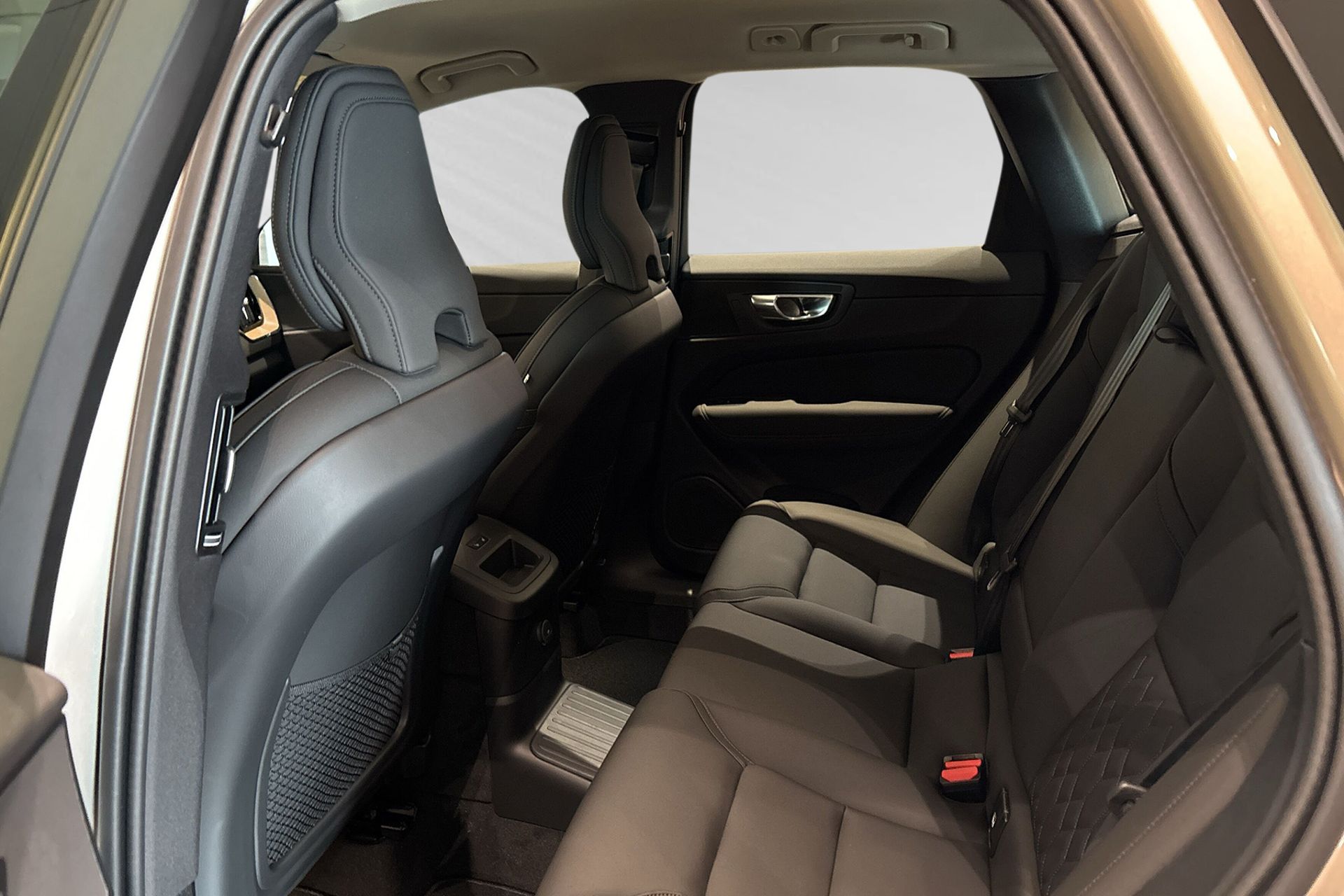 Volvo XC60 T6 Plug-In Hybrid AWD 2027, bild 7/10
