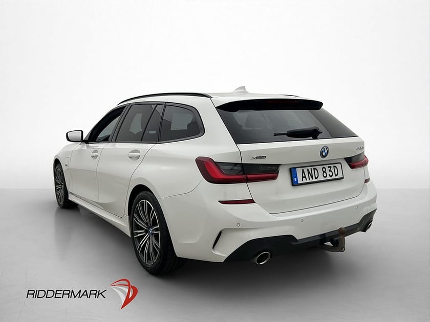 Bild 5 av BMW 330e xDrive Touring M Sport Cockpit Shadow Ambient HiFi Drag