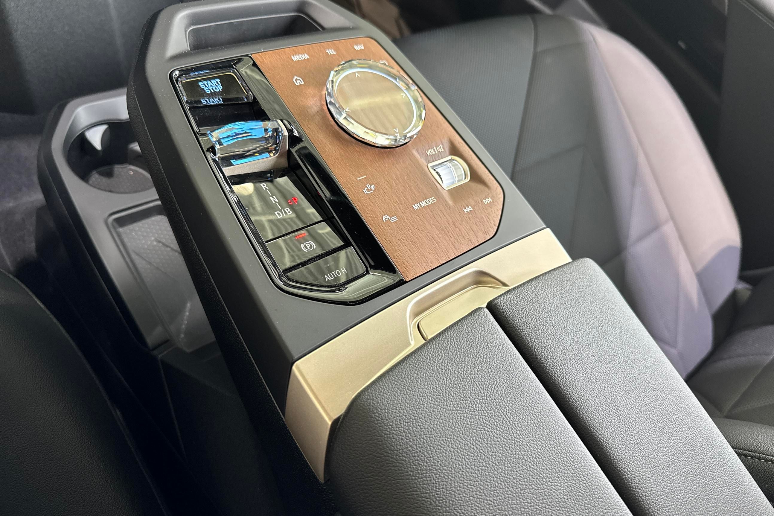 BMW iX xDrive40, 326hk, 2023